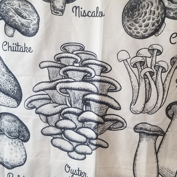 Mushroom Tablecloth - Picture 4 of 4